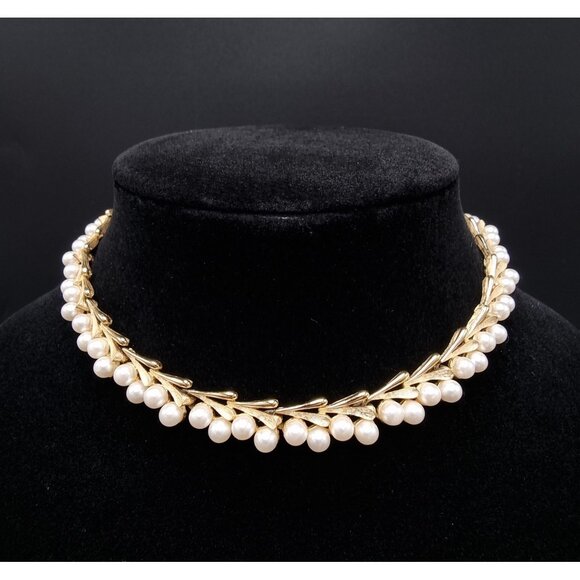 Rare Find Vintage 1960s Trifari Signed Gold Tone Choker Necklace With Faux Pearl - Picture 2 of 5